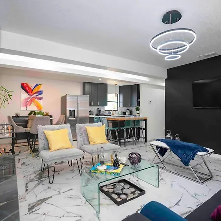 Villa Stylish~Renovated 4Br/2Bat 3Minairport 10Mindowtn